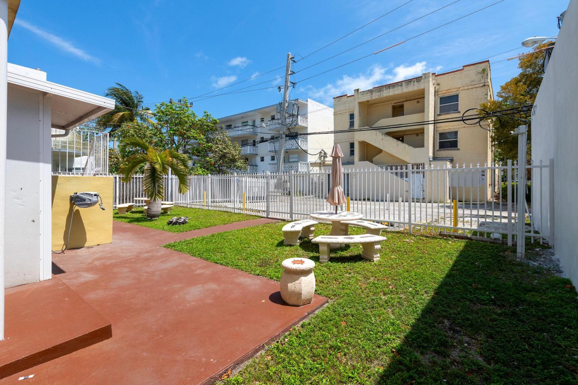 Sunnys Days 5Th St Apartment Miami Beach Exterior photo