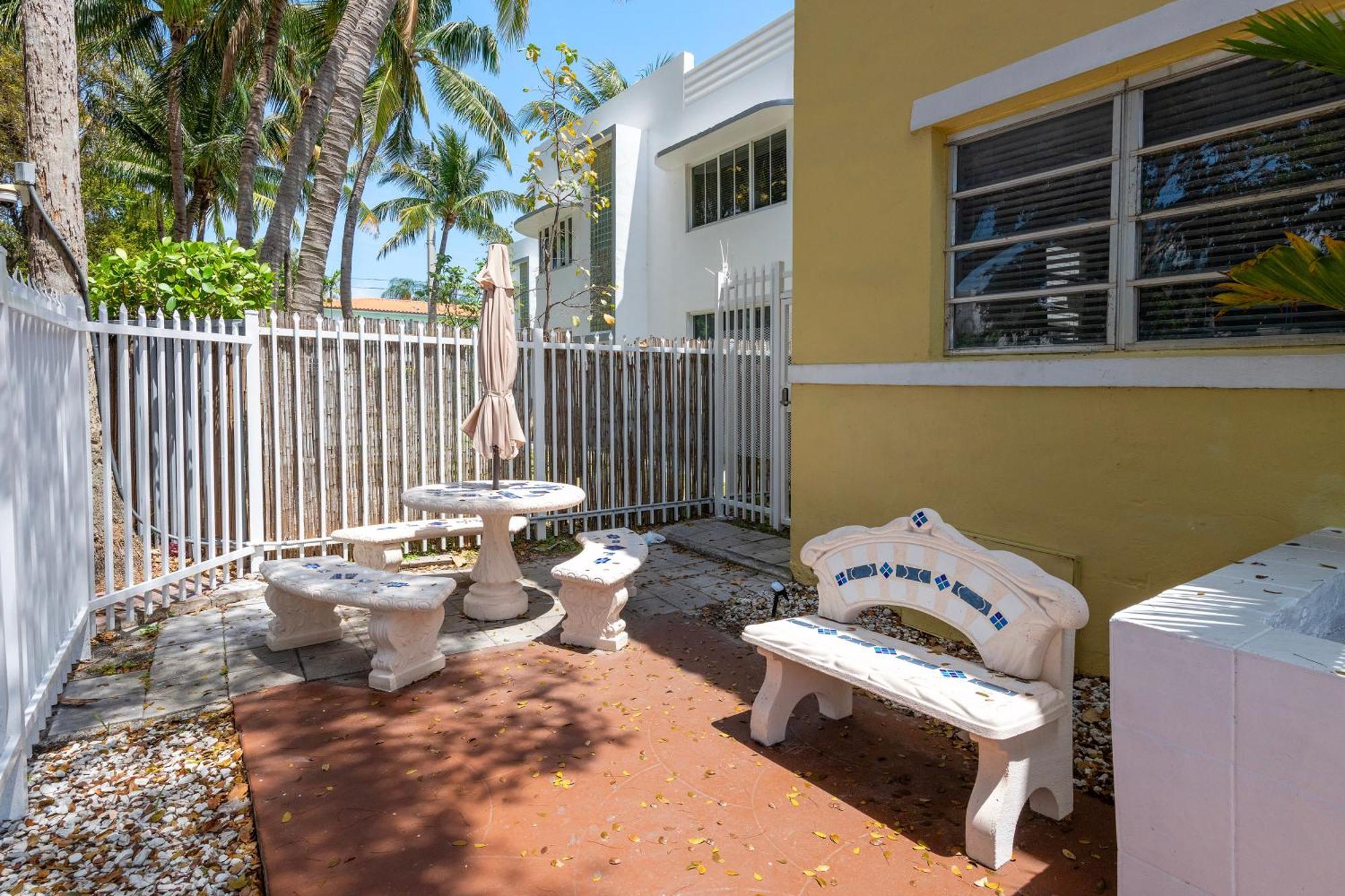 Sunnys Days 5Th St Apartment Miami Beach Exterior photo
